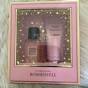 Victoria’s Secret Bombshell Must + Body Lotion